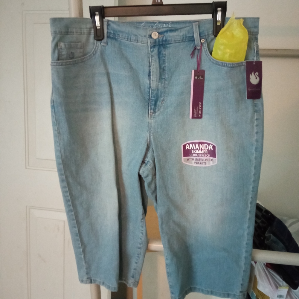 Gloria Vanderbilt Jean Shorts